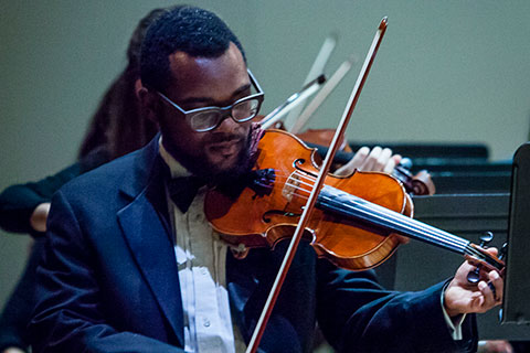 Violinist performs live at the University of Miami